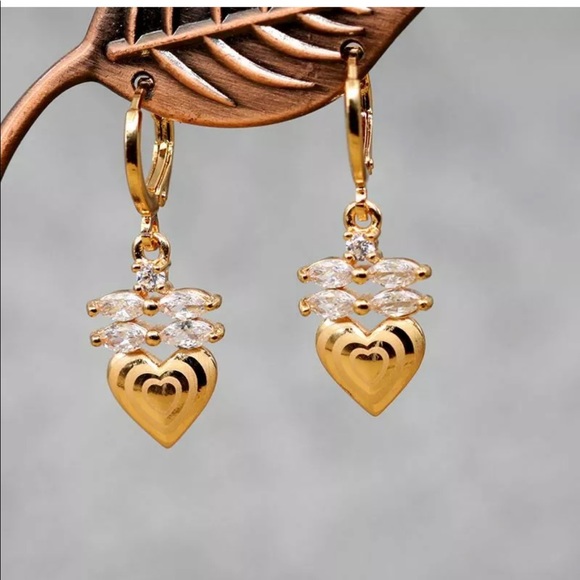 Heart gold dangle drop earrings